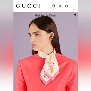 BNWT Gucci Silk Printed Neck Bow